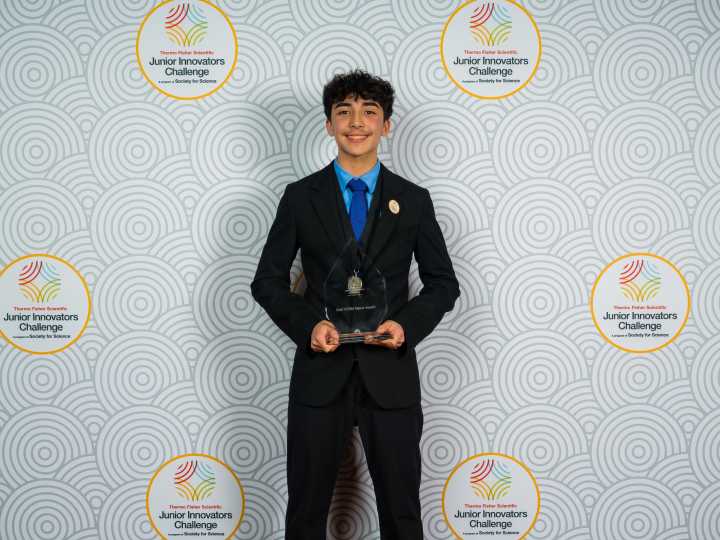 Joven gana premio nacional de ciencia y tecnología