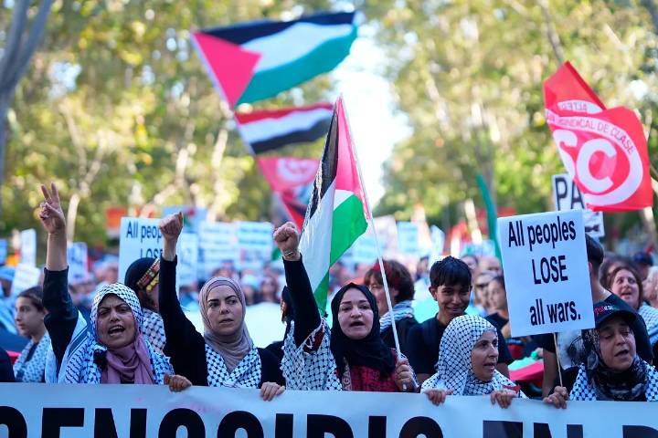 Decenas de miles de personas se manifiestan en España al grito de "Palestina, libertad"