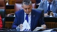 El consejero de Sanidad andaluz lanza una oferta de diálogo a la oposición con 16 medidas: ampliación de plantilla o un nuevo pacto de bolsa
