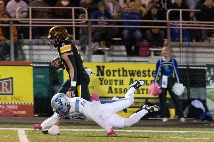 Northwestern football extends win streak to 26, defeats Southern Lehigh for division title