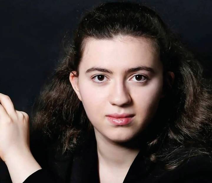 Deslumbra al mundo: así es Marie-Ange Nguci, la pianista que llega a Lima