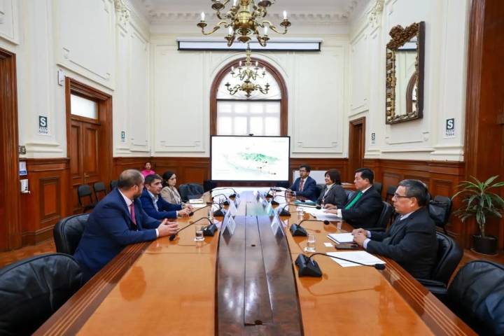 Jefe del Gabinete sostiene reunión para fortalecer y promover inversiones en gas natural