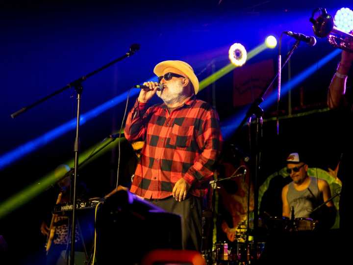 Review | "Aniversaurio" de Chico Trujillo: 25 años de cumbia y hackeando la Matrix