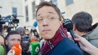 Silencio y distancia: la reaparición de Errejón casi un año después del escándalo que quebró a la izquierda