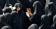 Irán quiere dar marcha atrás con la imposición del velo: retira la financiación de la Policía de la moral