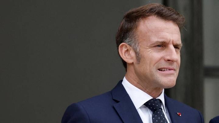 ¿Terminará la crisis en Francia? Emmanuel Macron nombrará a su sexto primer ministro el...