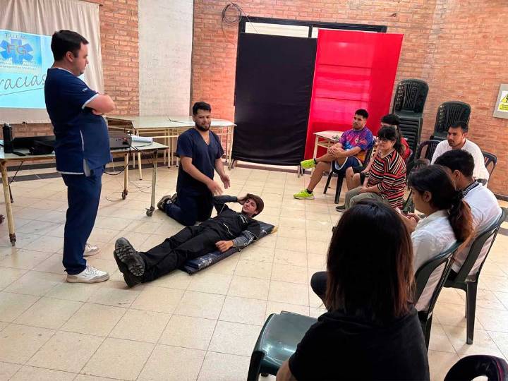 Alumnos brindaron capacitación en primeros auxilios y prevención