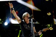 Watch Keith Urban Handle Awkward 'Nicole' Fan Moment Onstage