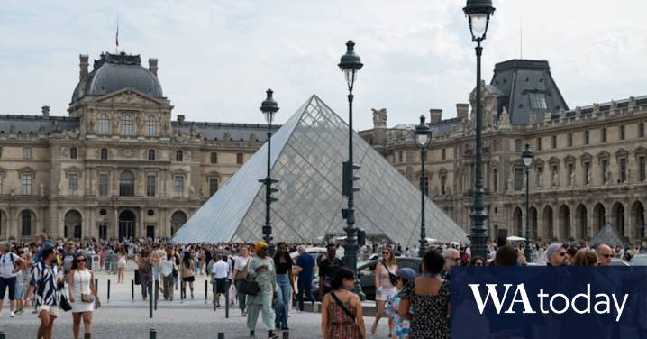 Louvre museum closed after robbery, says France’s culture minister