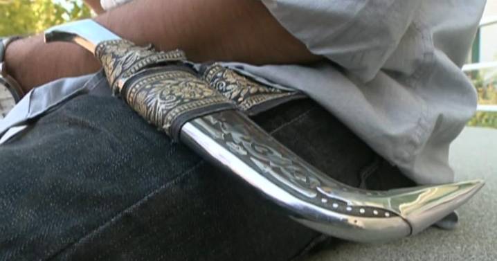 Sacramento city leaders weigh new policy to permit religious daggers in city hall