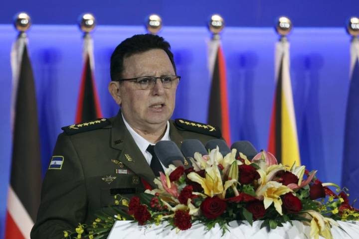 Nicaragua y Cuba fortalecen cooperación militar en visita oficial de su...