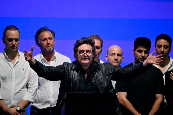 Milei cerró la campaña en Rosario y prometió más motosierra