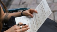 En condiciones de precariedad, 8 de cada 10 jóvenes que trabajan