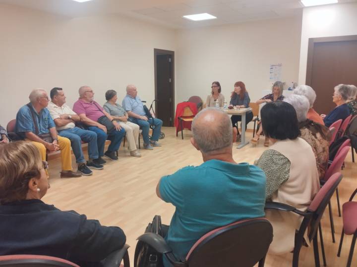 Alicante pone en marcha la jefatura de servicio de Mayores y la presenta a los presidentes de los centros municipales