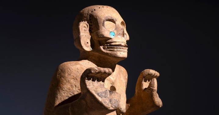 España le compra a México el discurso indigenista y le da espacio en cuatro grandes instituciones culturales