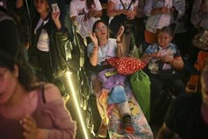Beleaguered Venezuela celebrates double canonization