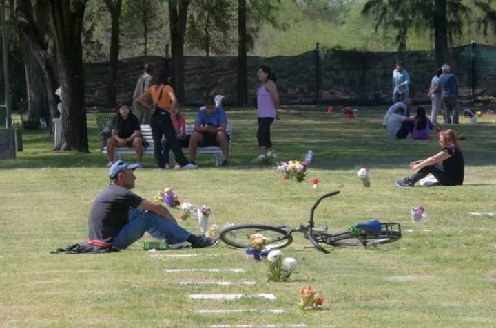 Mañana, el Cementerio Parque de la Paz abrirá en horario corrido por el Día de la Madre