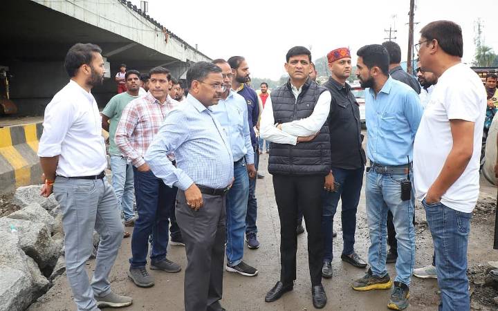 Indore News: IMC Mayor Pushyamitra Bhargav Slams Officials For Digging New Road In Surprise Visit Near Teen Imli Bridge