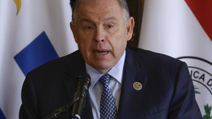 El ministro de Exteriores argentino presenta su dimisión a Milei a pocos días de unos comicios clave