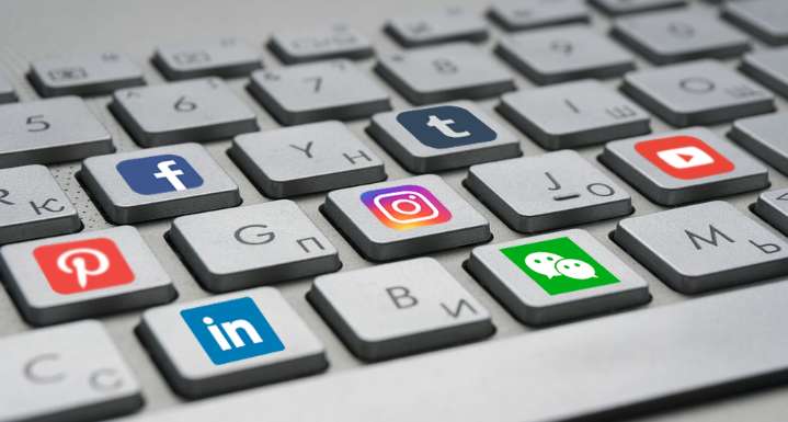 US: California governor signs law requiring social media to put health warning labels