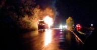 Se incendia vehículo sobre la carretera Pátzcuaro
