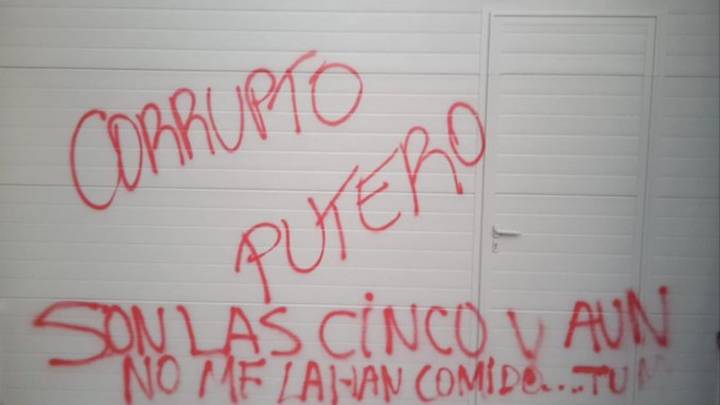 Ábalos denuncia la vandalización de su casa con pintadas de "corrupto" y "putero": "Debería preocupar a todos"