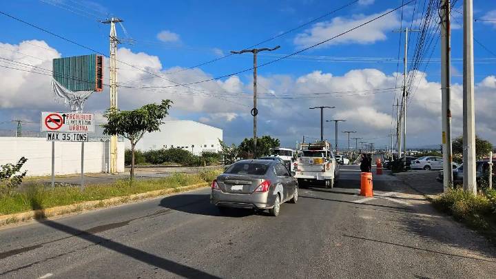 Continua operativo para el desvío de transporte pesado en la colonia México