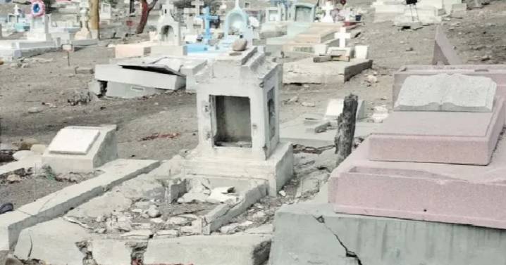 Están `a tope` panteones municipales en Tijuana