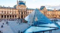 Robo en el Louvre de Paris: se llevaron joyas históricas de la Corona francesa en siete minutos