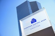 Euro zone banks tighten credit access on trade risks, ECB survey shows