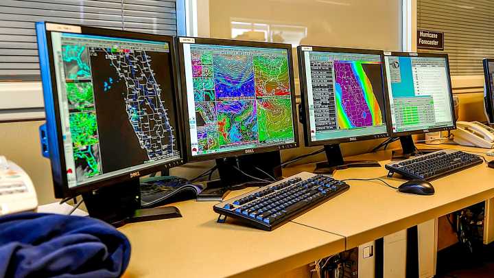 National Weather Service Issues Frost Advisories Across Midwest States As Temperatures Plunge, Disrupting Travel Plans