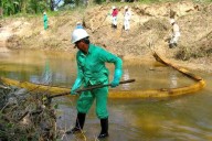 Pemex logra recuperar más de 2.5 millones de litros de crudo tras derrame en el río Pantepec
