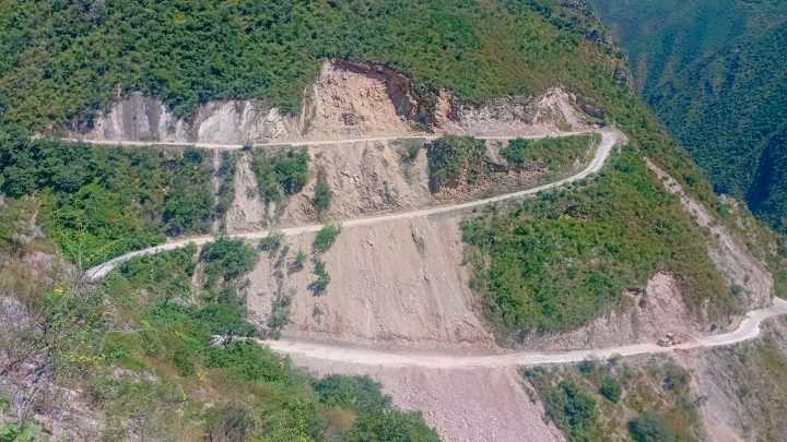 Querétaro restablece caminos, tras derrumbes carreteros