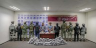 Capturan en Oaxaca a dos integrantes de la célula criminal “Comandante Cromo” con 100 kilos de droga