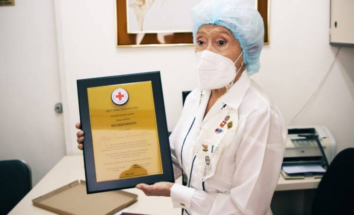 Enfermera venezolana de 94 años recibió distinción de la Cruz Roja