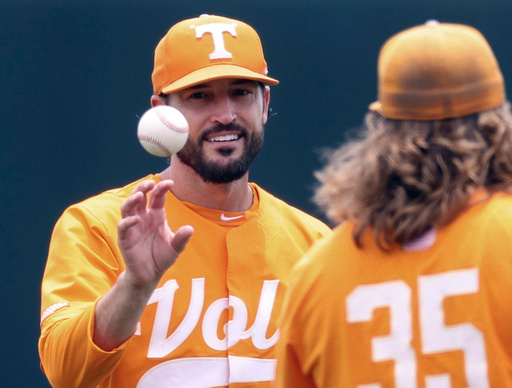 Giants name Tennessee's Vitello manager, gambling on a college coach with no professional experience