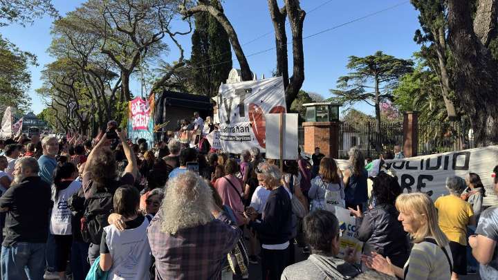 Trabajadores del Garrahan marcharon a la Quinta de Olivos por la Ley de Emergencia Pediátrica