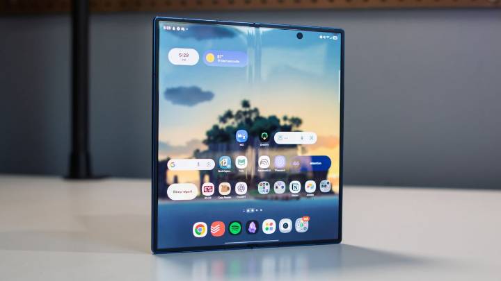 The Samsung Galaxy Z Fold 7 and Flip 7 finally get a crucial October 2025 security patch