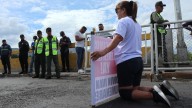 Protesta de familiares de colombianos detenidos arbitrariamente en Venezuela junto a la frontera