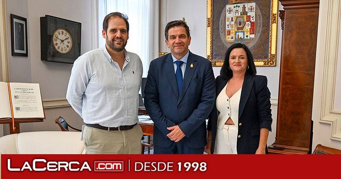 El presidente de la Diputación conoce las actividades programadas con motivo del 200 aniversario de la Real Archicofradía del Santísimo Sacramento de Campo de Criptana