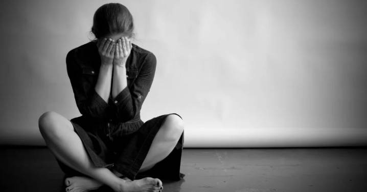Estudio sostiene que mujeres tienen mayor riesgo genético a sufrir depresión, en comparación a hombres