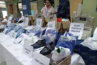 Entregan uniformes, zapatos y útiles escolares a niños migrantes