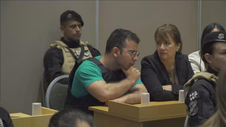Serios y hablando con sus abogados: la primera imagen del clan Sena en el juicio por el femicidio de Cecilia
