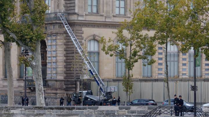 Dos detenidos por el robo de las joyas del Louvre, según la prensa francesa
