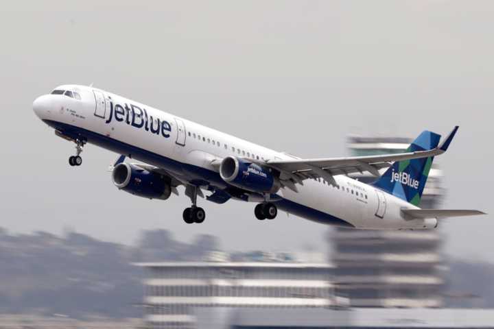 JetBlue flight makes emergency landing