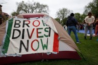 Universidad de Brown se une al MIT al rechazar pacto con Administración Trump