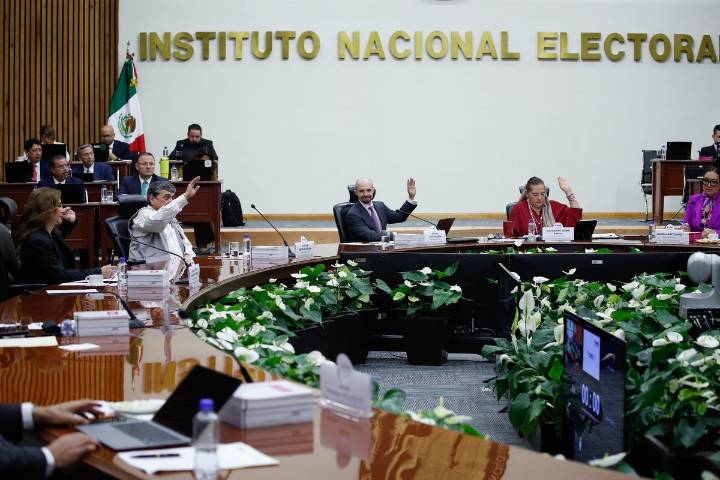 INE declara improcedente queja del PAN contra Sheinbaum por actos en el Zócalo