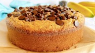 Torta de banana y chips de chocolate con solo 15 cucharadas: acompañá tus mates con esta tremenda receta