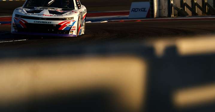Zilisch gets 10th season win as all four JRM cars advance in Xfinity playoffs