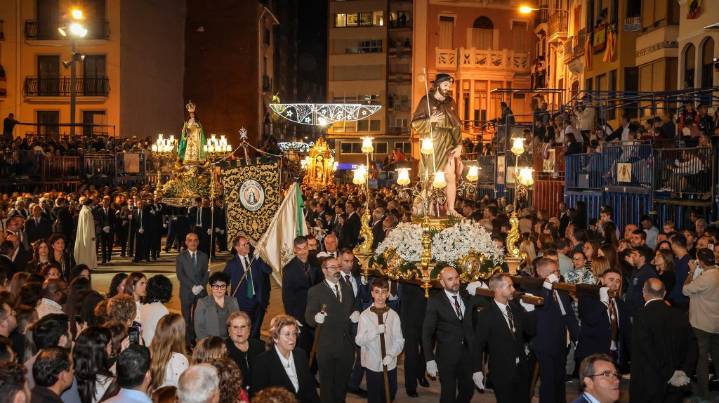 Onda ha vivido una jornada solemne con la misa y la procesión en honor al Santísimo Salvador
